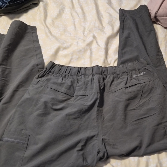 Columbia Men's Cargo Pants in Gray - Picture 2 of 3